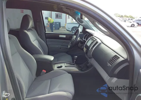 2014 Toyota Tacoma Base V6 z USA, uszkodzony, nr VIN 3TMLU4ENXEM162347